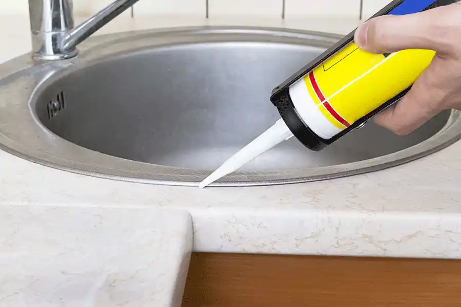 درزگیری سینک ظرفشویی با استفاده از چسب ماستیک